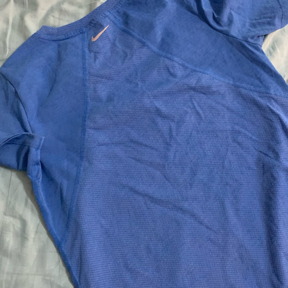 Nike top - Picture 2 of 2